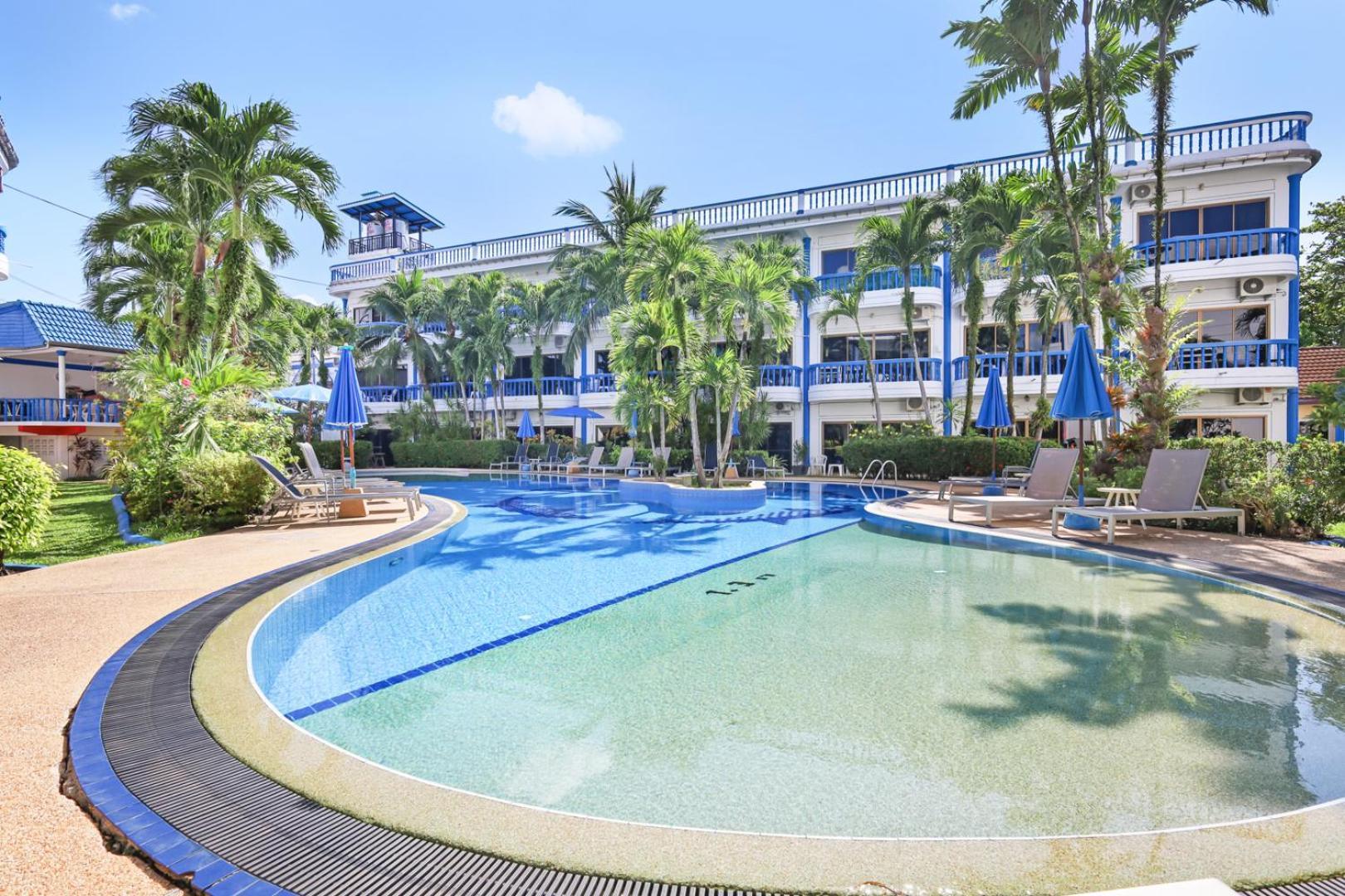 The Club Apartemen *