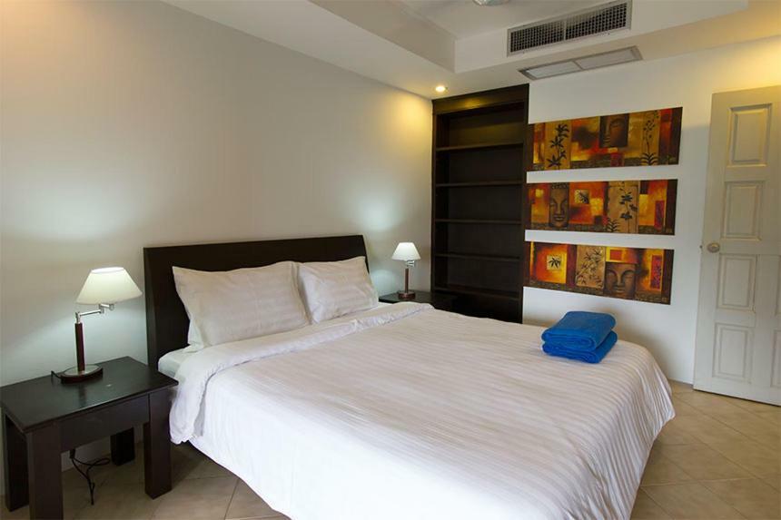 The Club Apartemen *